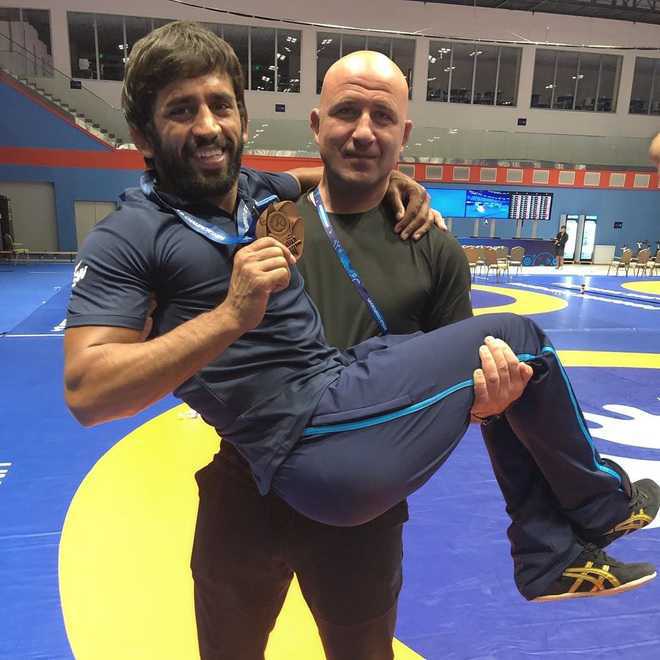 WFI takes Bentinidis under its wings, also appoints Gaidarov