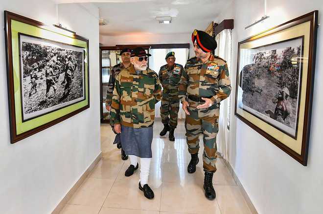 Modi celebrates Diwali with soldiers in Rajouri