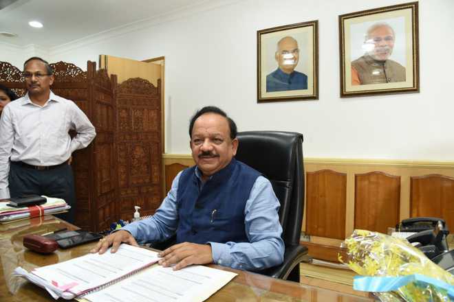 Health minister Vardhan says eat carrots to counter pollution-related problems