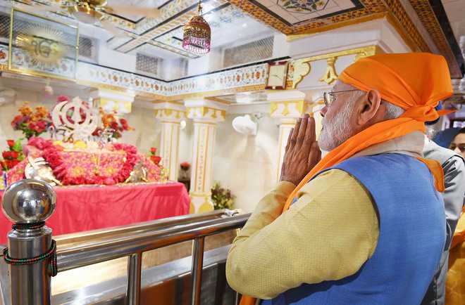 PM Modi pays obeisance at Sultanpur Lodhi gurdwara