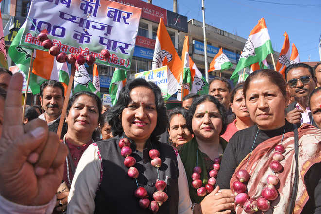 Cong protests rising prices of essential commodities