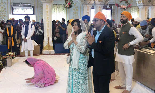 Canadian MP pays obeisance