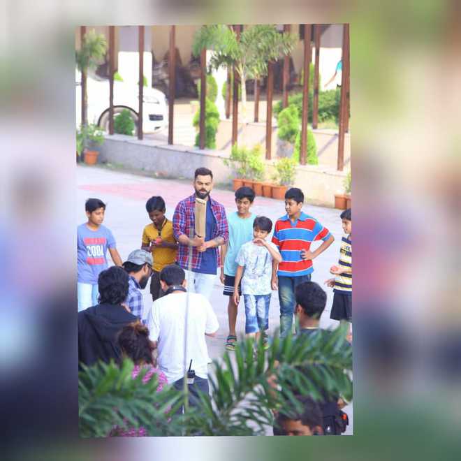Virat Kohli plays ‘gully cricket’ with youngsters in Indore, video goes viral