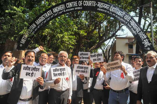 Lawyers in Delhi’s district courts call off strike