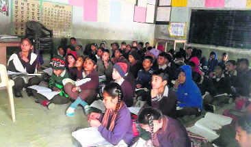 Schoolchildren still await winter uniform