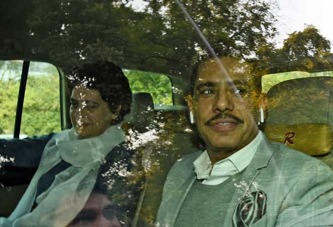 ED grills Vadra for over 5 hrs; wife Priyanka says ''I stand by my family''