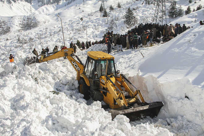 Five cops among 7 dead in Kulgam avalanche