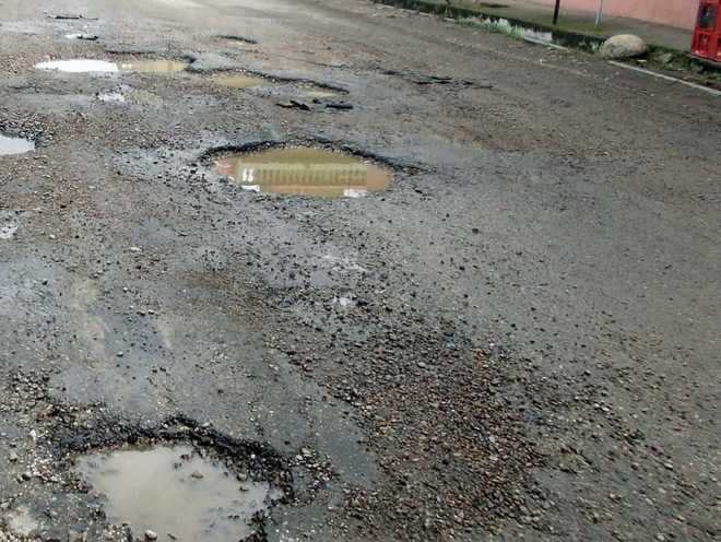 Financial crunch stalls repair of roads