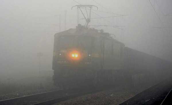 15 trains delayed due to fog in Delhi; air quality deteriorates