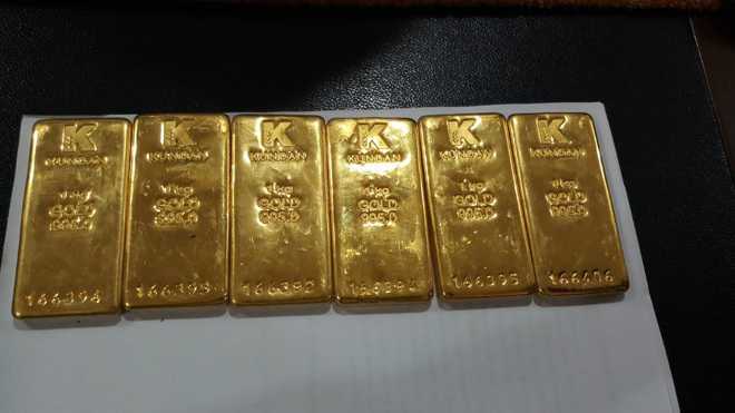 Chinese man held with gold bars at IGI airport