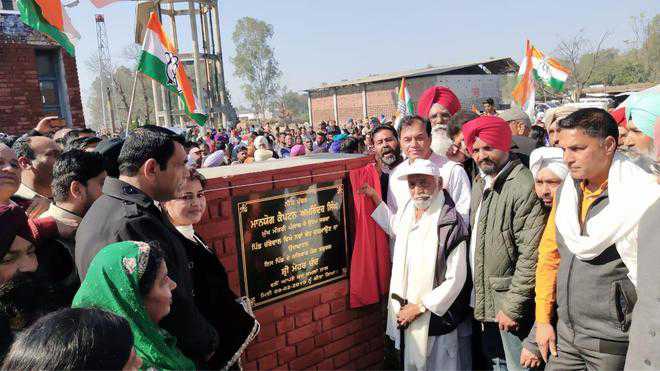 MLA gets stone of project laid by elderly resident