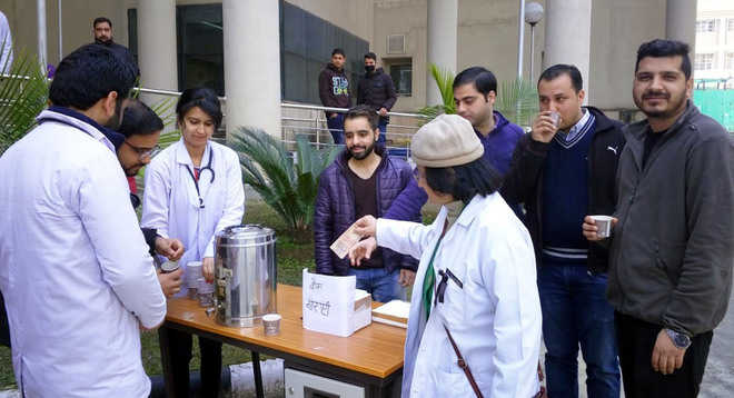 Tanda docs sell tea to protest bond money condition