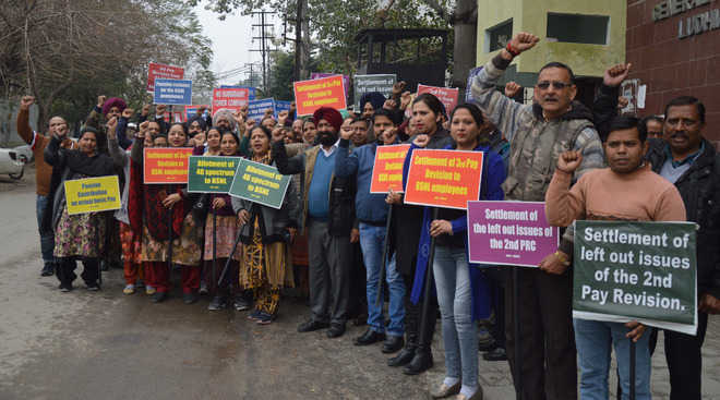 BSNL employees want wages revised