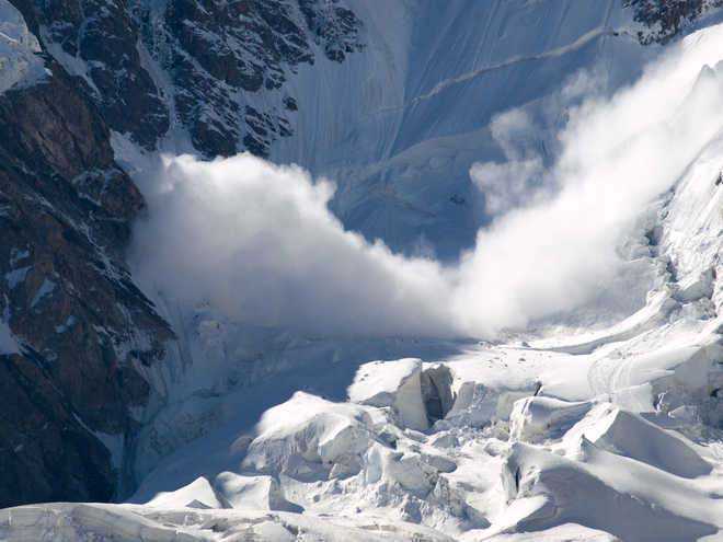 15 houses damaged in avalanche