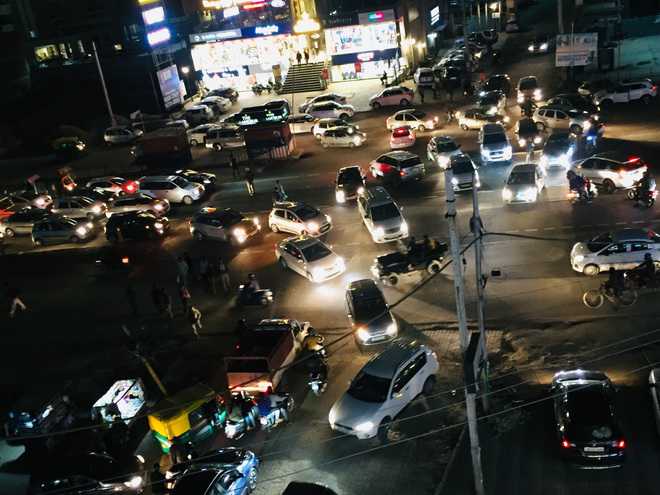 Traffic snarls a norm at Singhpura junction