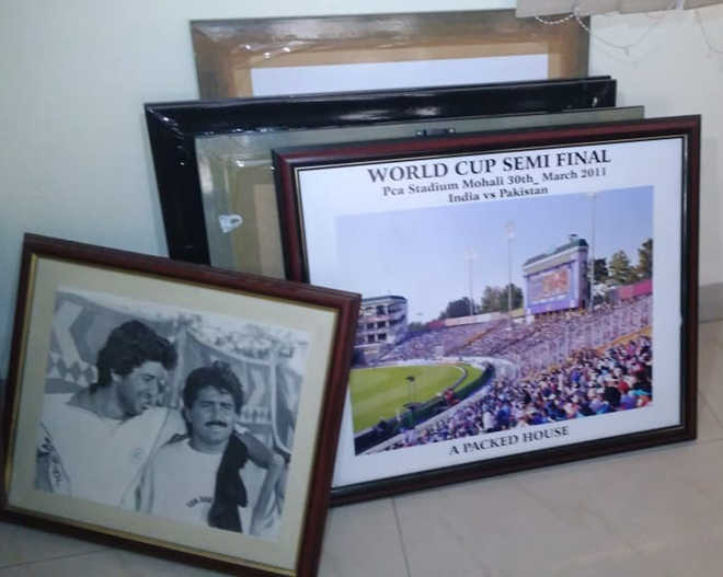 PCA takes down photographs of Pakistani cricketers
