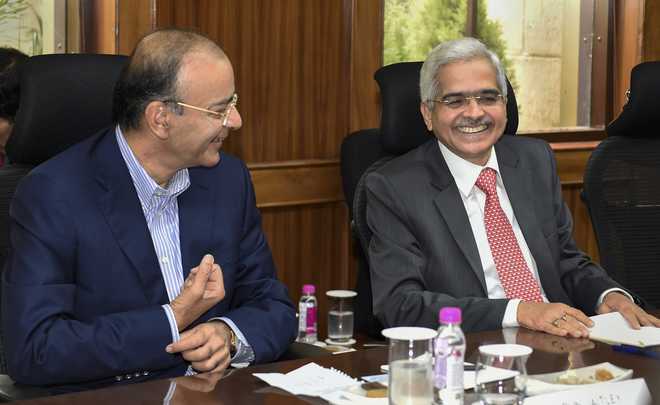 RBI to pay Rs 28,000 crore as interim dividend to govt