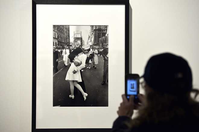 ''Kissing sailor'' in iconic NY picture dies age 95