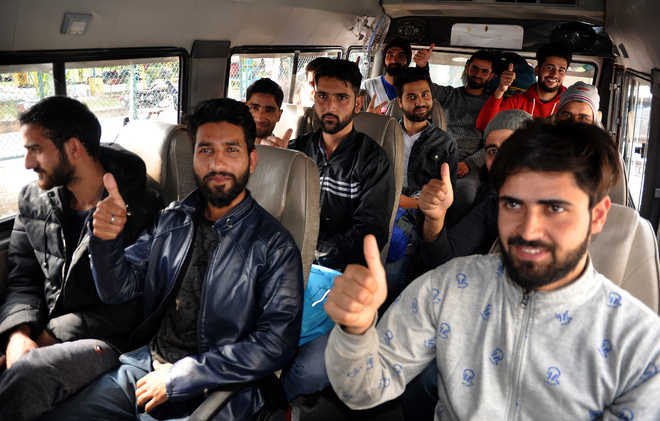 Homeward-bound Kashmiri students