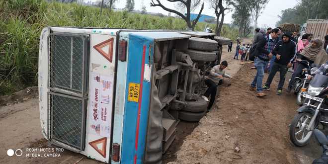 15 hurt as bus overturns after colliding with car in Haryana’s Indri