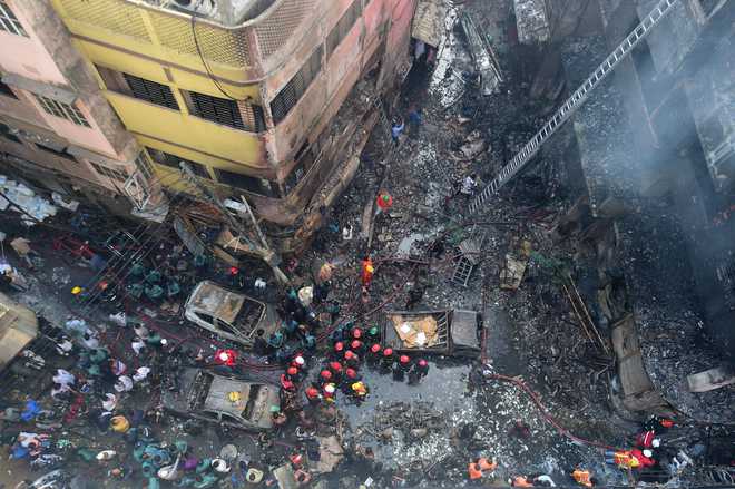 70 killed as massive fire breaks out in chemical warehouses in Dhaka