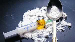 Drug peddlers nabbed with poppy husk, pills