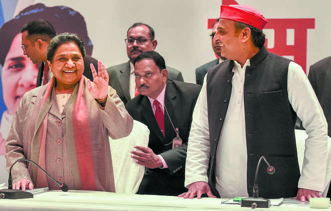 Akhilesh, Mayawati seal deal for Lok Sabha polls; SP to contest 37 seats, BSP 38