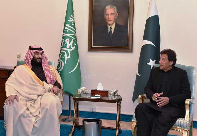 Pakistan gifted gold-plated assault rifle to Saudi Crown Prince
