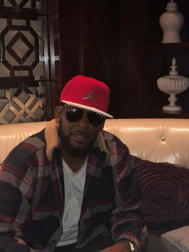 R&B Crooner R. Kelly Charged With Sexually Assaulting Teenage Girls ...