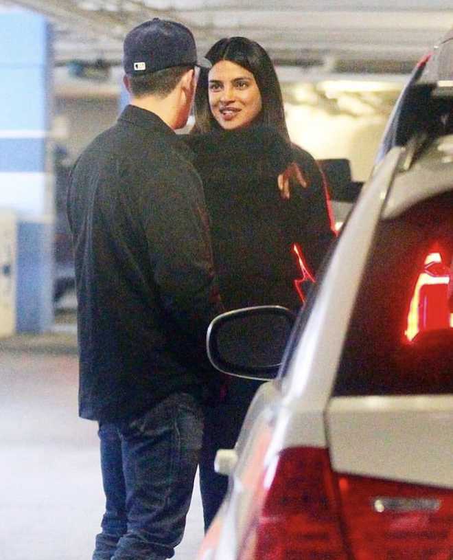 Priyanka Chopra, Nick Jonas share a steamy kiss in a parking lot : The