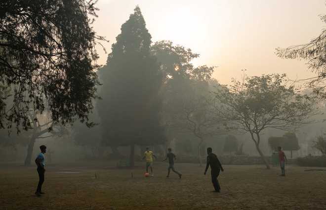 Misty Sunday morning in Delhi