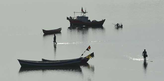 Around 3,000 TN fishermen chased away by Lankan Navy, fishing nets cut :  The Tribune India