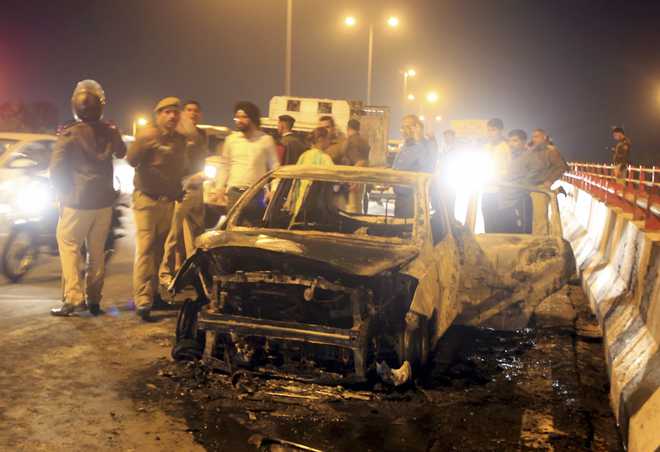 Woman, 2 children die as car catches fire in Delhi
