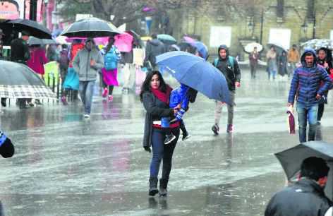 Fresh snow in Manali, Kufri; rain lashes Shimla