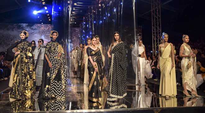 LMIFW celebrates saree’s multiplicity at finale : The Tribune India