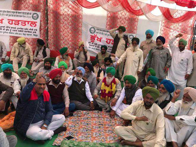 BKU begins dharna outside sugar mill for release of dues