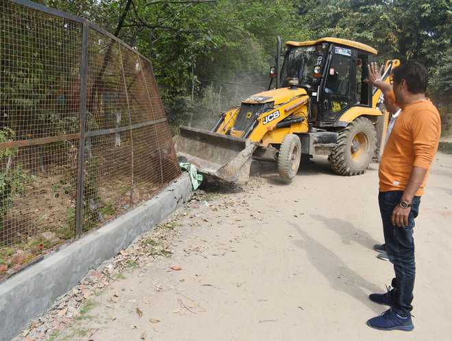 Finally, MC succeeds in removing encroachment from Company Bagh