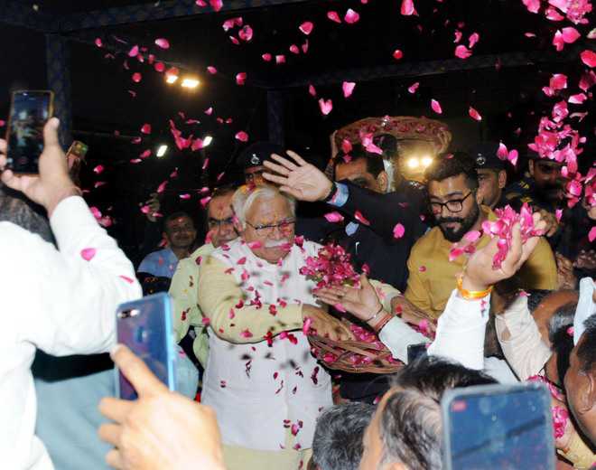CM says Holi hai with flowers