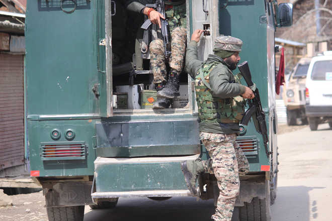 2 policemen injured in grenade attack in J&K’s Sopore