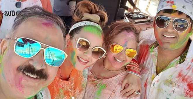 With ‘bhaang’ and colours, Kapil Sharma, Ginni Chatrath celebrate their first Holi