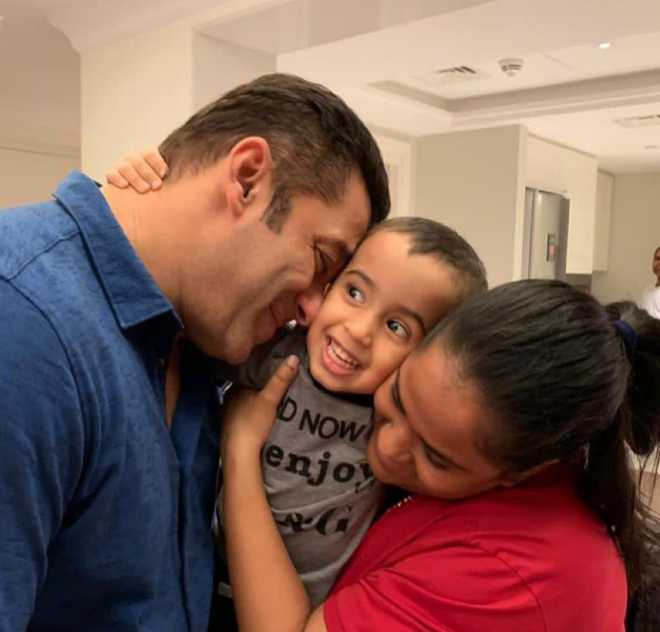 Salman Khan bonds with nephew Ahil, sister Arpita calls them her ''choicest blessing''