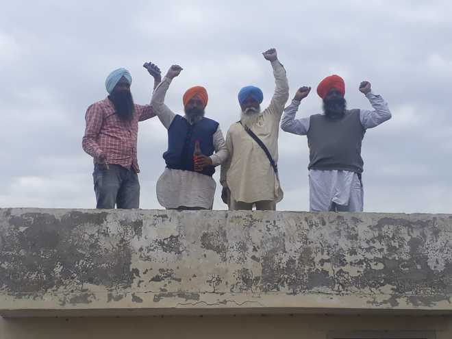 Seeking release of dues, 4 cane farmers protest on roof of Dhuri SDM’s office