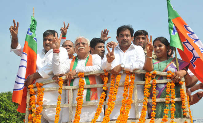 Poll arena: Cong bus to tour state in 7 days, BJP opts for roadshows