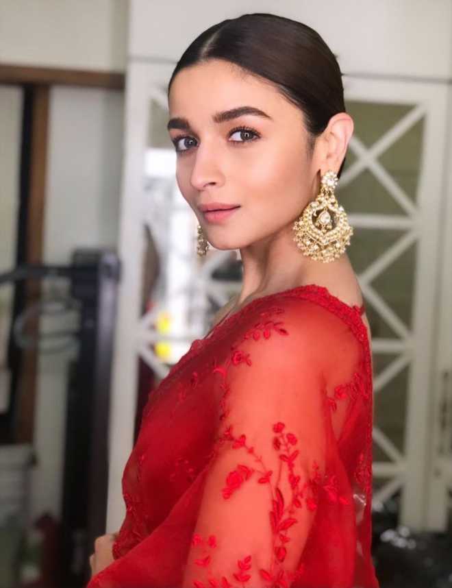 Watch How Alia  Bhatt  celebrates her 30 Million followers 