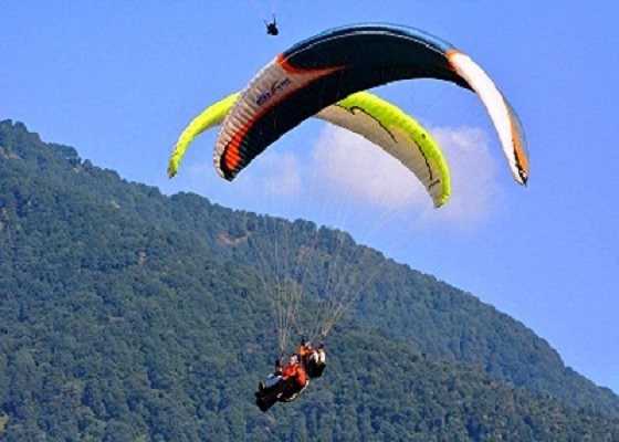 Kerala tourist, pilot dead in Himachal paragliding crash