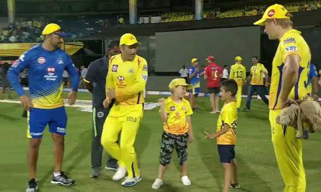 Dhoni turns ‘cheater’ as sons of Watson, Tahir sprint playfully