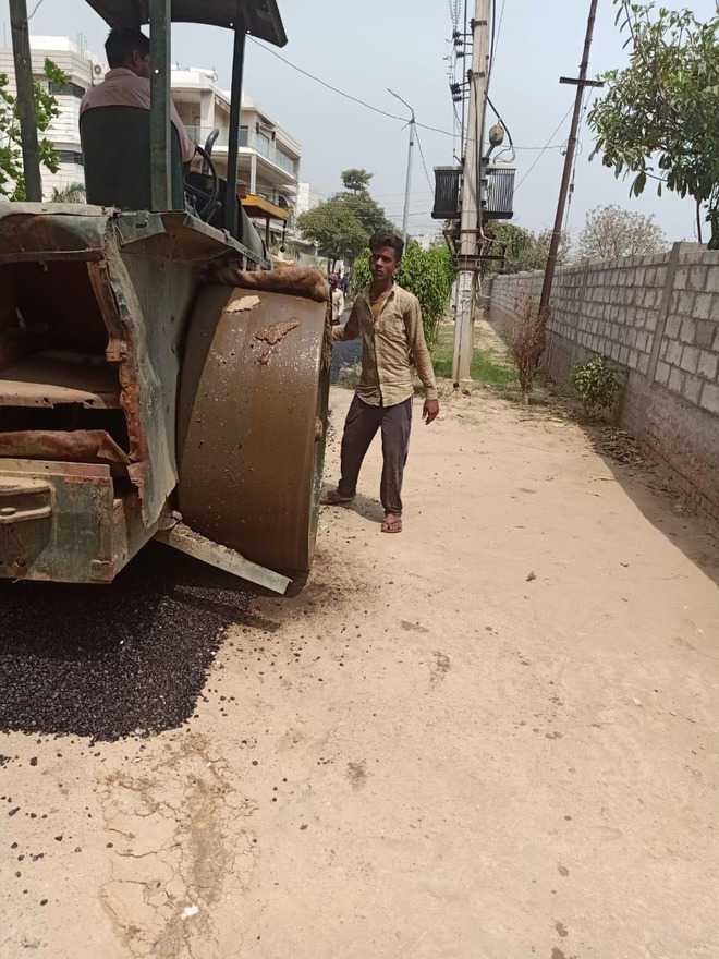 Dugri residents pick holes in road construction