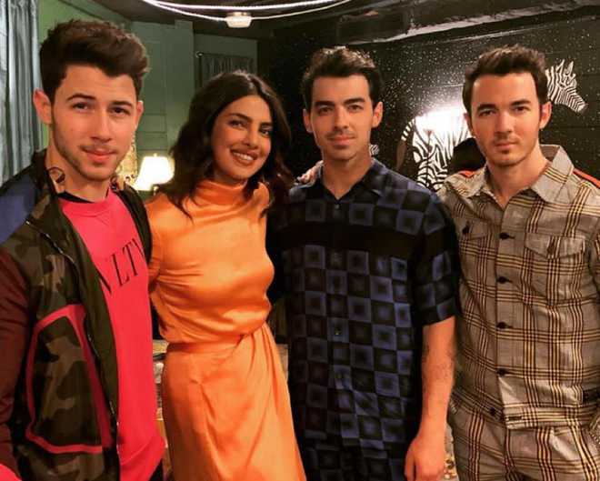 Priyanka Chopra’s fans sing ‘Desi girl’, after she exists her first ever Jonas Brothers concert