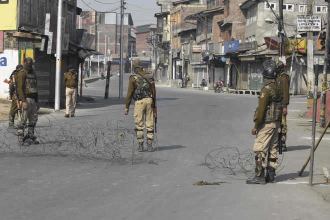 Separatist-sponsored strike disrupts life in Kashmir