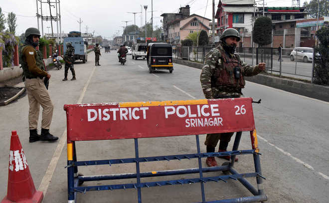 Kashmir highway shut amid heightened threat of attack